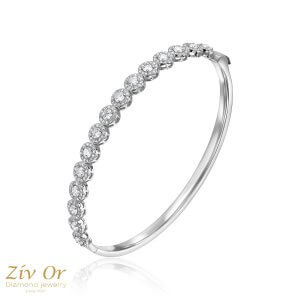 צמיד  הילת יהלומים קשיח  2.44ct Bangle w